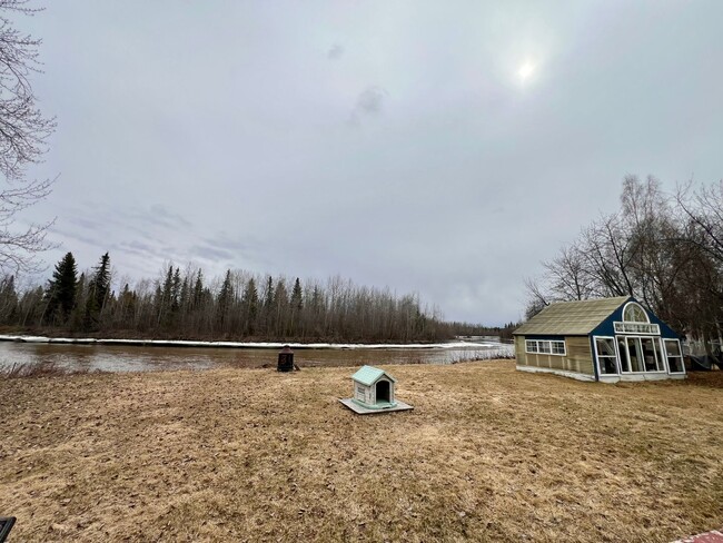 Building Photo - Charming 3-Bedroom Home in Fairbanks / Pet...