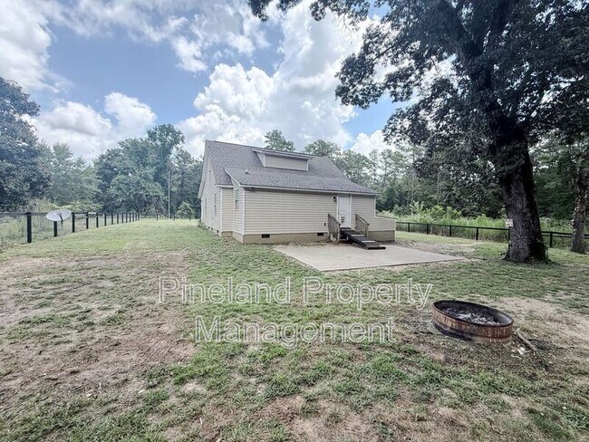 Building Photo - 668 McKenzie Rd