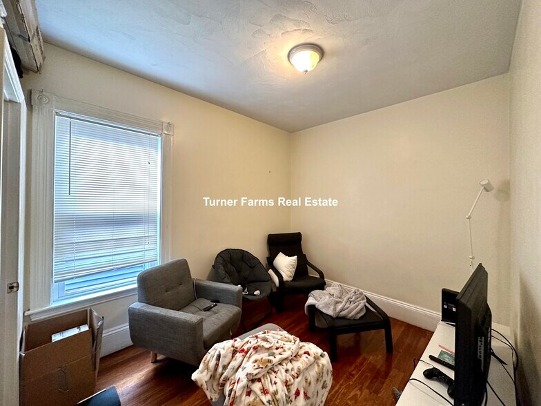 Building Photo - 8 Carmel St