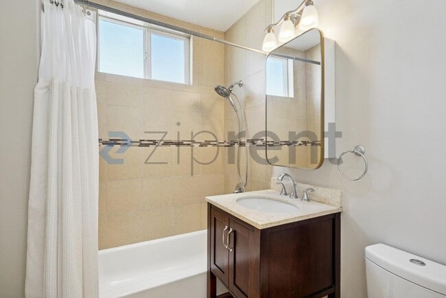 Building Photo - 16 Dunsmuir St