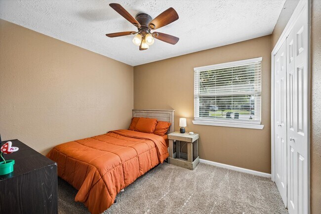 Building Photo - 6223 Vinewood Ln