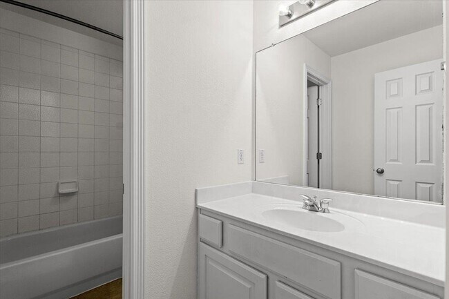 Building Photo - 2304 Village View Loop