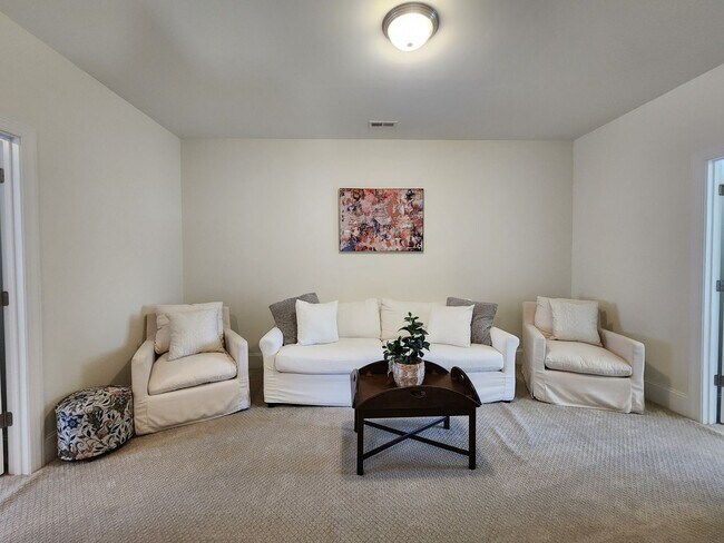 Building Photo - Home Available in Summerhouse on Everett Bay! Showings Coming Soon.