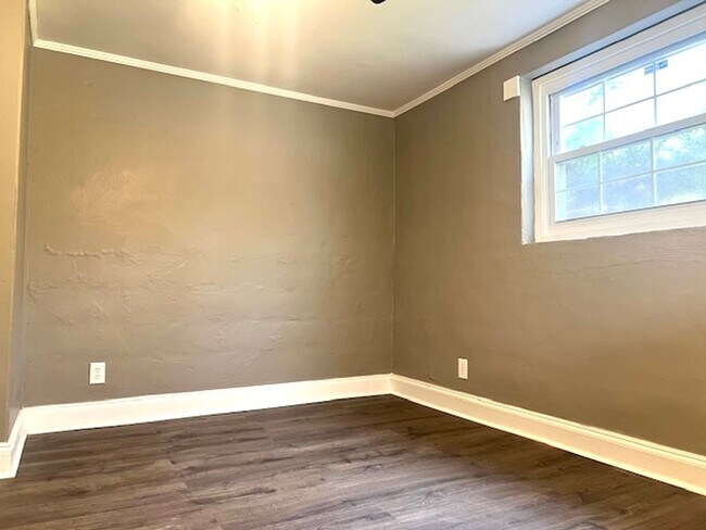 Building Photo - 112 Circle Hill Dr