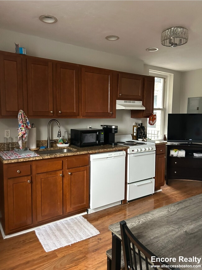 Building Photo - 224 Hanover St