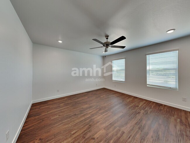 Building Photo - 8319 S 21st Dr