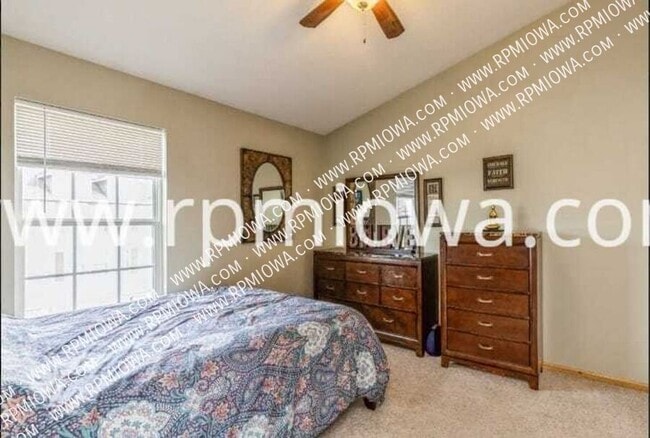 Building Photo - 3204 SW Sharmin Ln