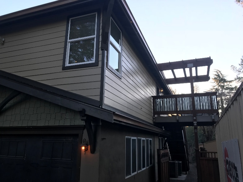 Building Photo - 555 La Vista Rd