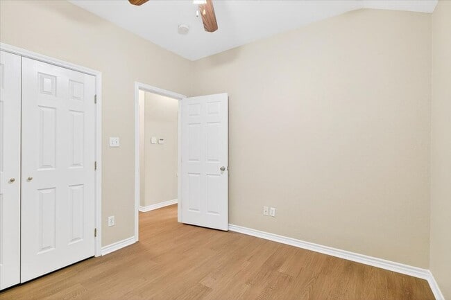 Building Photo - 3726 Sunnyville Dr