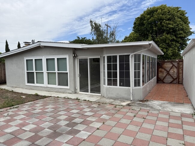 Building Photo - 4717 Beechwood Ave