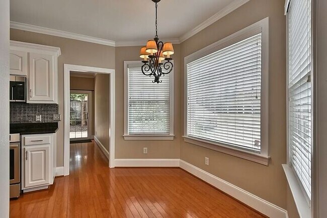 Building Photo - Wildewood in Northeast Columbia--Offering Self Guided Tour with RENTLY!