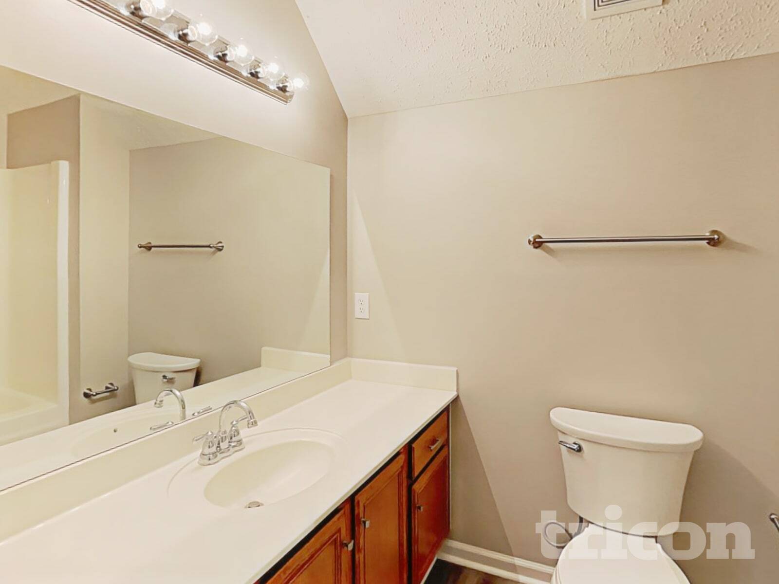 Building Photo - 5013 Claude Dr