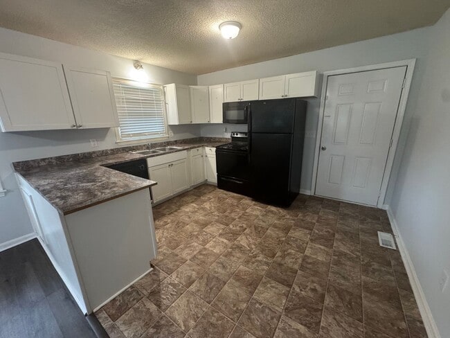 Building Photo - 3116 Plantation Dr