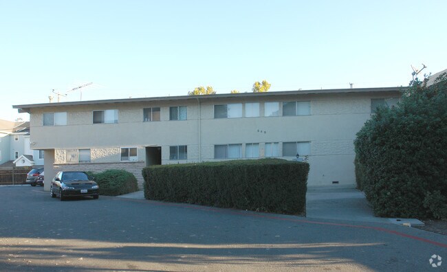 Building Photo - Blythe Court Apartments