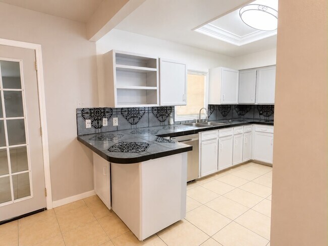 Building Photo - 10603 Silkwood Dr