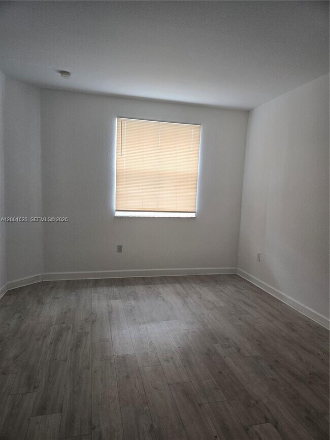 Building Photo - 2731 SE 17th Ave