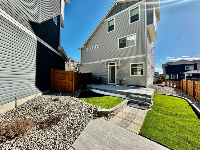 Building Photo - "Charming and spacious 3-Bed Sanctuary with 2.5 Baths the Reunion Community in Commerce City!"