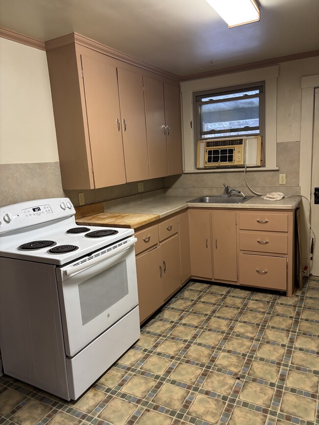 Kitchen - 1003 Catherine St