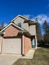 Building Photo - 443 South St