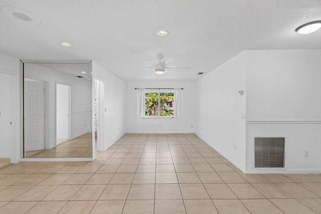 Building Photo - 4760 Bison St