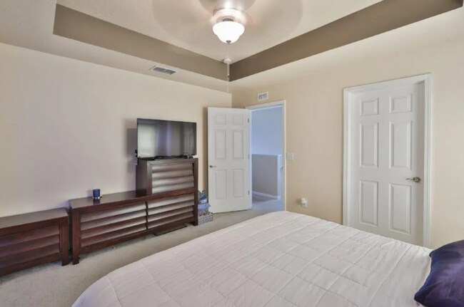 Building Photo - 16221 Bridgewalk Dr