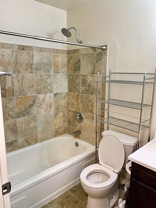 Building Photo - STUDENTS WELCOME! 3-Bed / 2-Bath Home 2 Miles from CSU