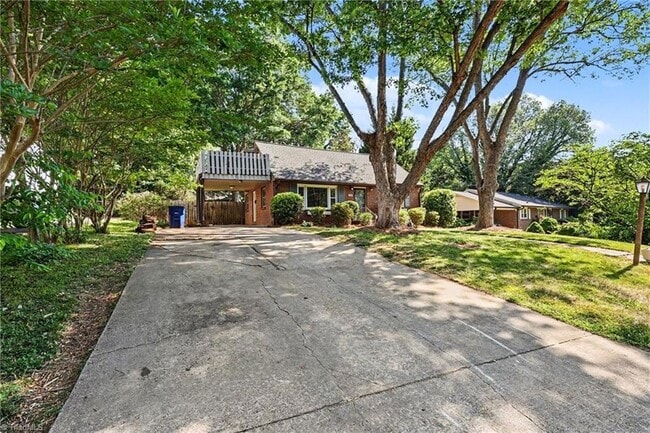 Building Photo - 1249 Wedgewood Dr
