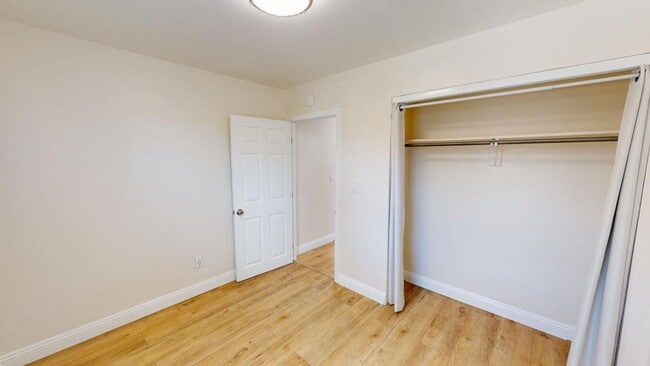 Building Photo - Charming 2 bed, 1.5 bath home with views of Downtown!