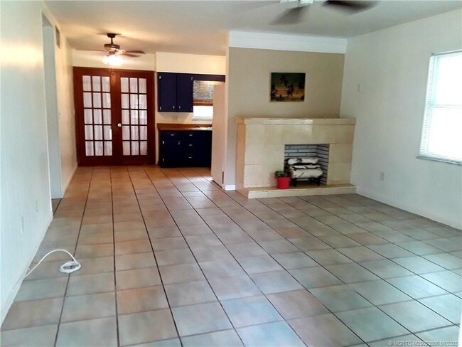 Building Photo - 2172 NE Pelican Terrace