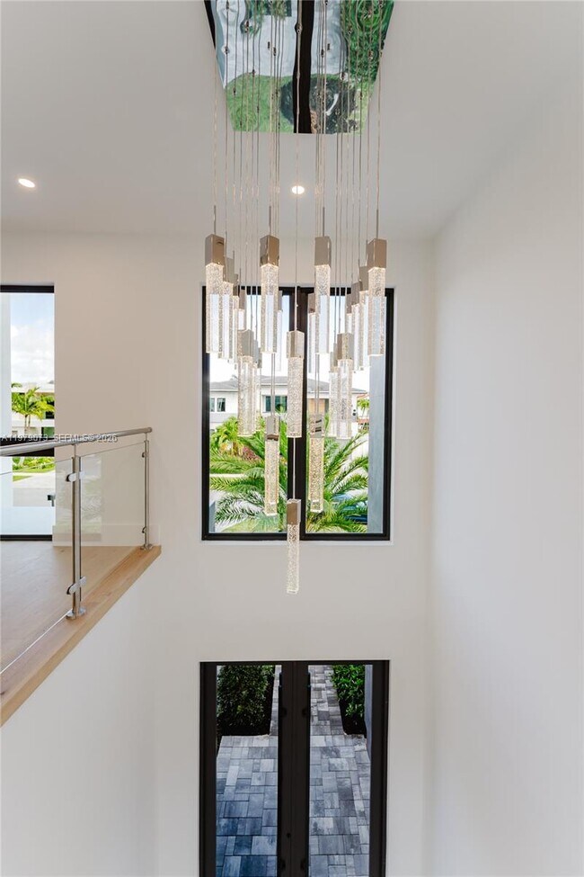 Building Photo - 464 NE 6th St