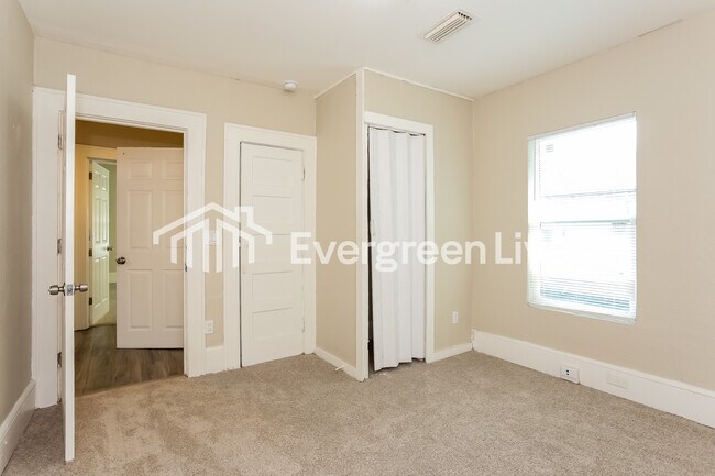 Building Photo - 808 Westbrook Rd