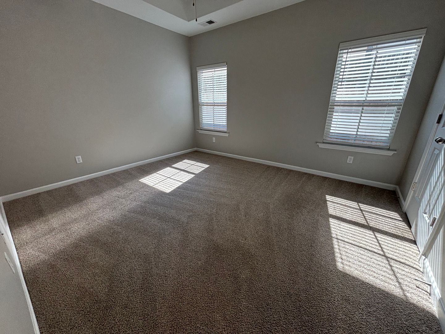 Building Photo - 10147 Sterling Ridge Dr