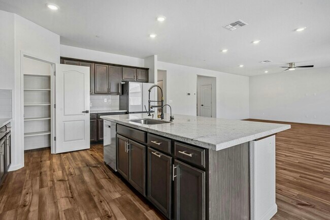 Building Photo - 1835 Shima Ave