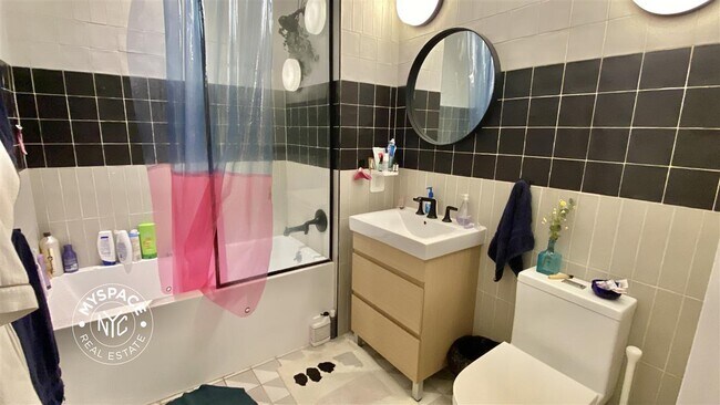 Building Photo - 312 Devoe St