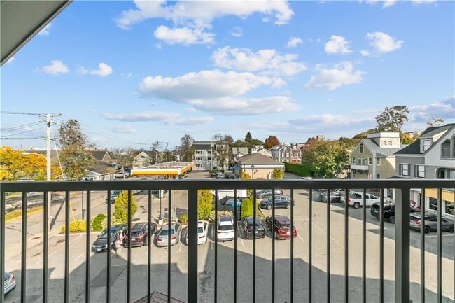 Building Photo - 580 Thames St