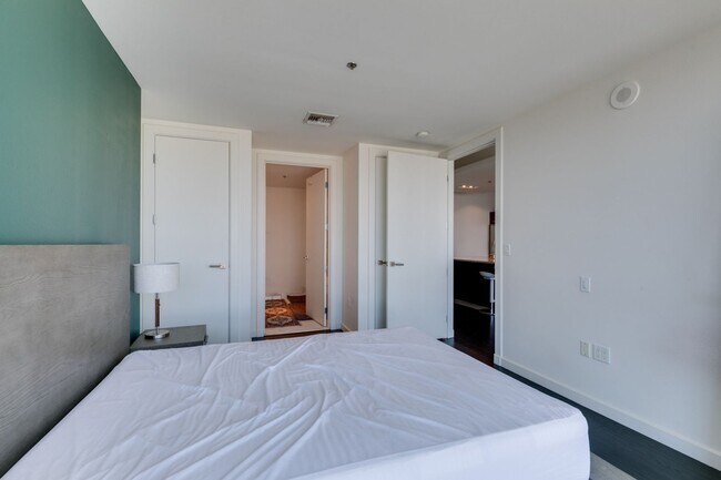 Building Photo - 4471 Dean Martin Dr