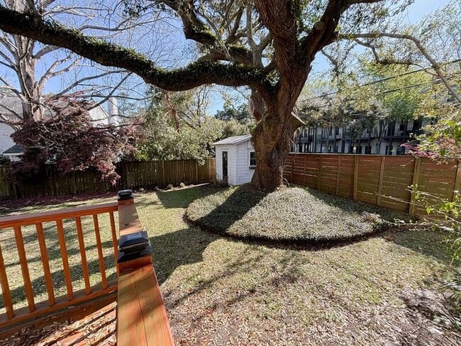 Building Photo - 1051 Phillips Park Dr