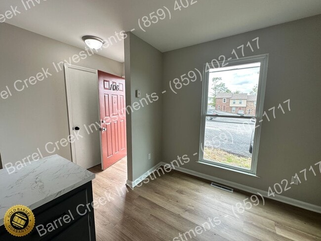 Building Photo - 2-Bed 1.5-Bath Townhome
