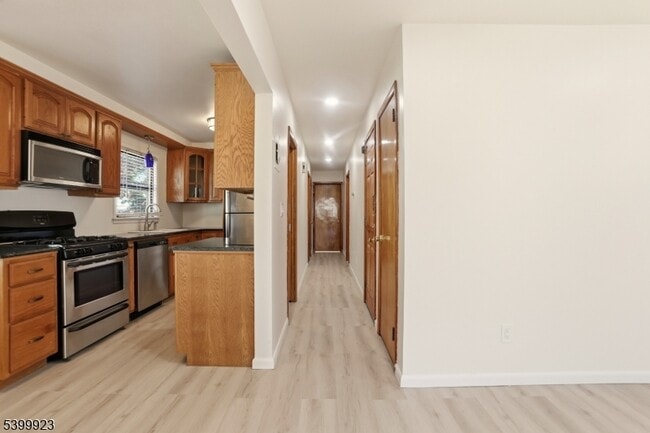 Building Photo - 512-514 Broadway