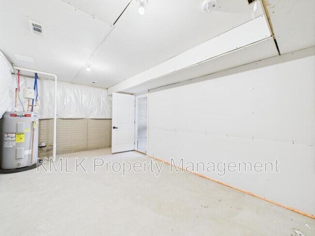 Building Photo - 844 Buckeye Dr