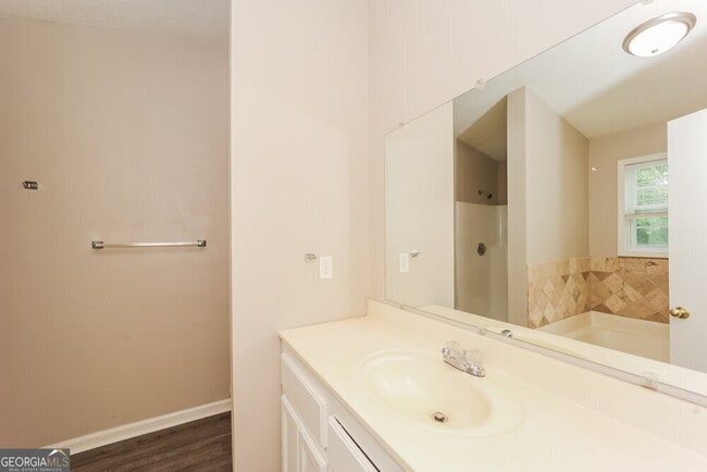 Building Photo - 5818 Mistyview Dr