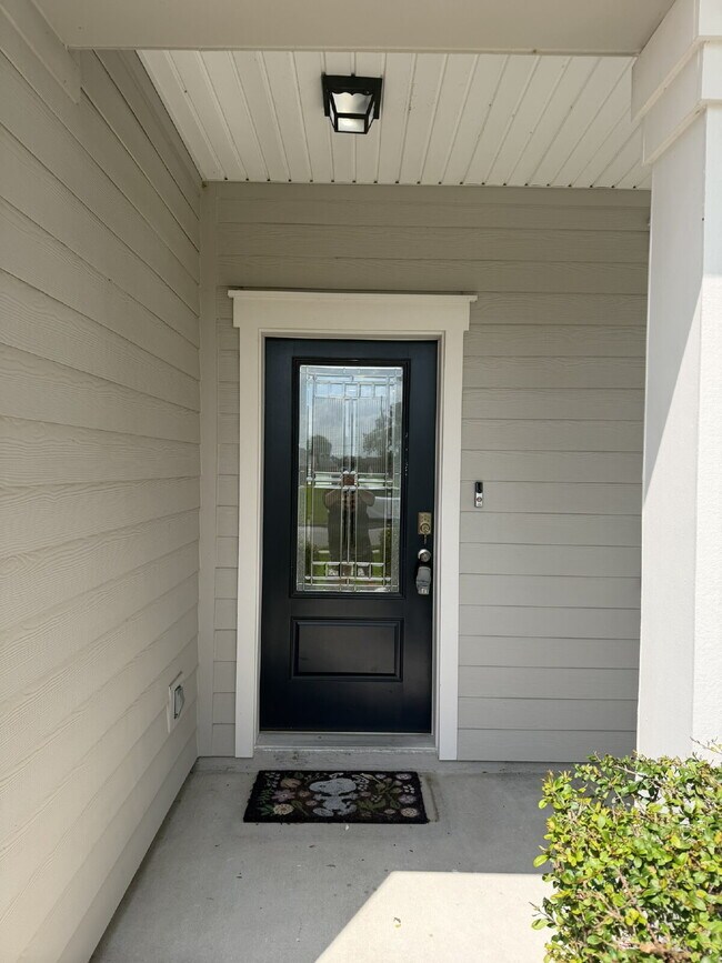 Building Photo - For Rent- Beautiful Home with 4 Bed, 2.5 Bath, PLUS a loft in Northside Jacksonville!