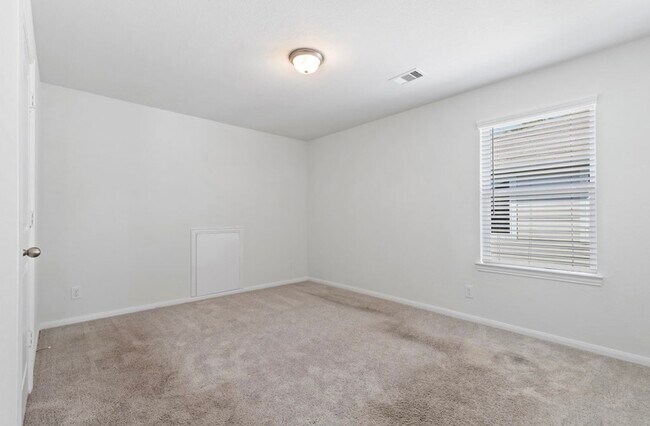 Building Photo - 5319 Rivers Edge Dr