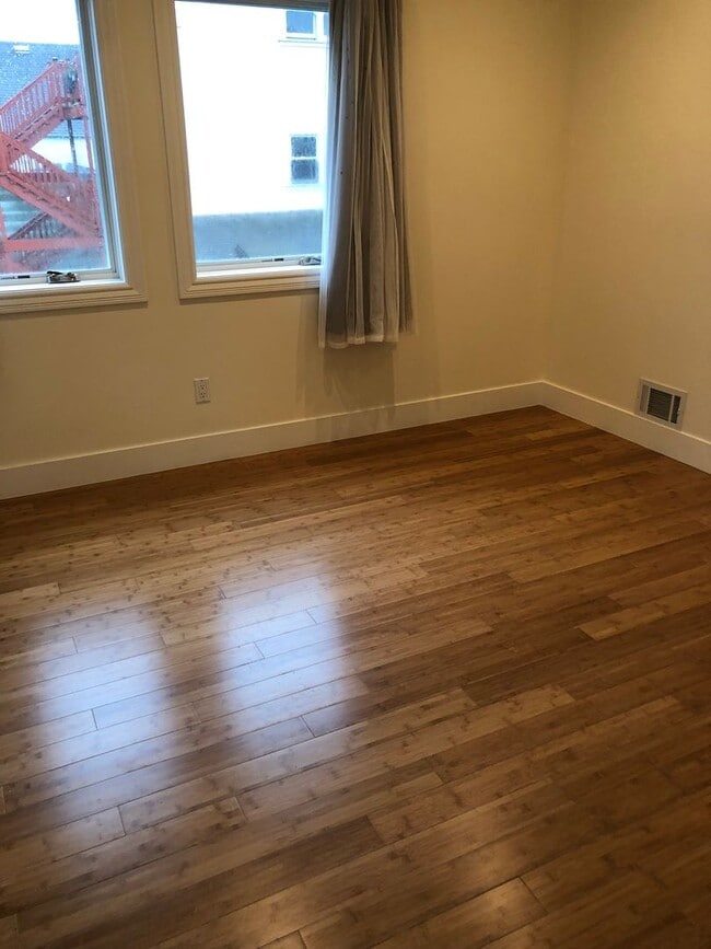 Building Photo - COMING SOON!  Beautiful 3 br/2ba -2  Levels, Private Deck, Panoramic Views, Garage Parking, Washe...