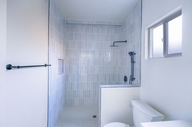 Building Photo - 2860 Webster Ave