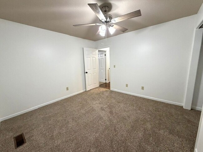 Building Photo - 2 Bedroom 1 Bath Duplex with garage/basement, side porch, and carport.