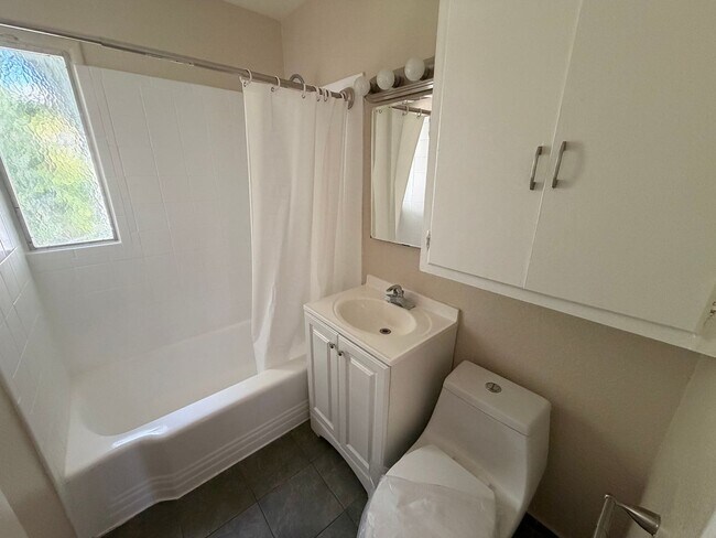 Building Photo - c6048