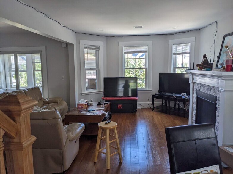 Building Photo - 318 Concord Ave