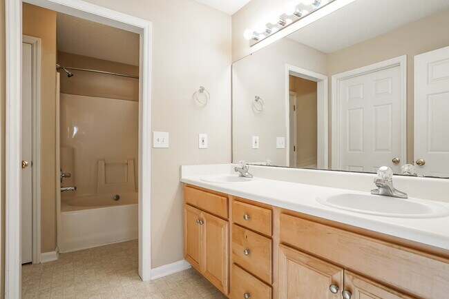 Building Photo - 1505 Woodline Dr
