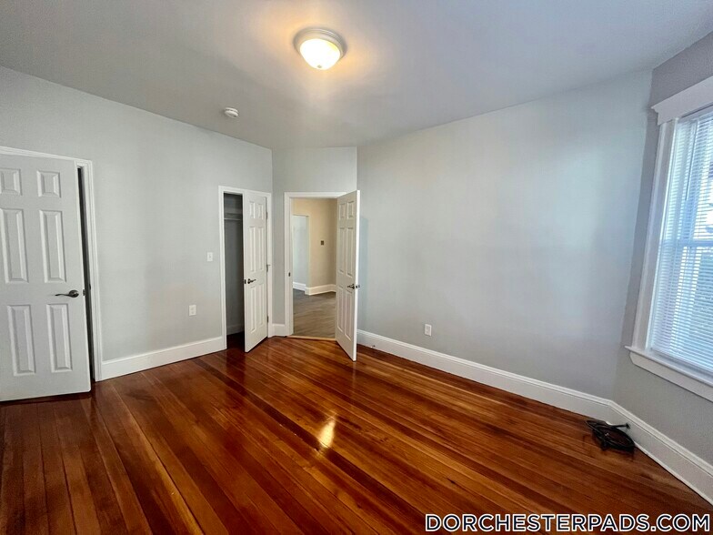 Building Photo - 108 Callender St